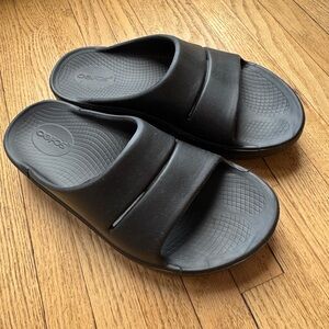 OOFOS OOahh Black Slide Sandals
